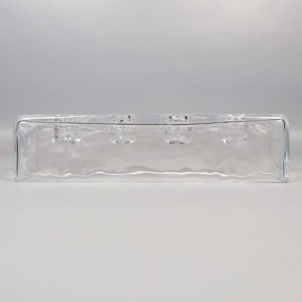 Ljusstake i klart glas sedd från sidan