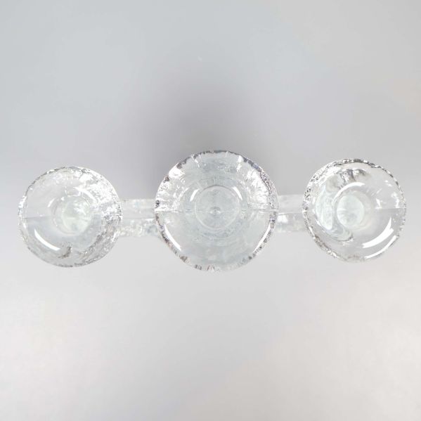 Ljusstake sedd uppifrån med tre cirkelformade ljushållare