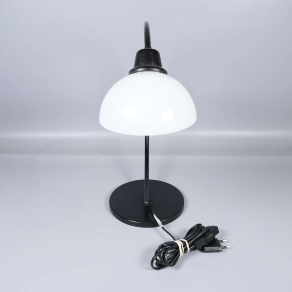 Lampa sedd rakt framifrån med tydlig skärm
