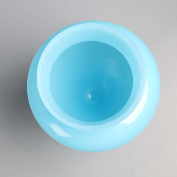 Öppningen på blå vas sedd ovanifrån