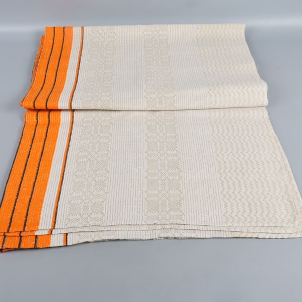 Löpare med orangekant och mönstrad textur utvikt