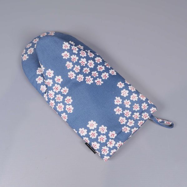 Grytvante i blått och vitt sedd underifrån