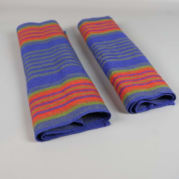 Två randiga löpare hoprullade sida vid sida