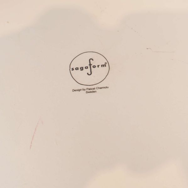 Stämpel med Sagaform-logotyp under skålen