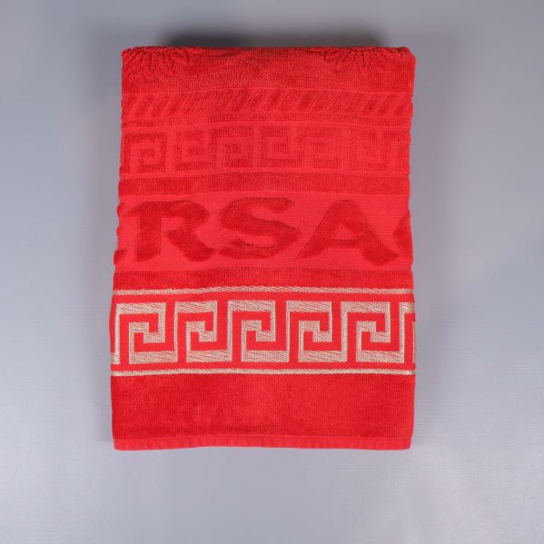 Hopvikt röd handduk med guldfärgad bård och text