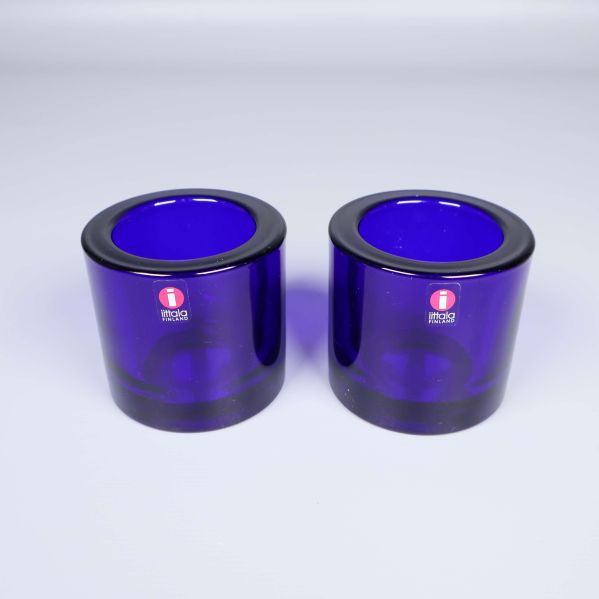Två koboltblå Kivi ljuslyktor från Iittala