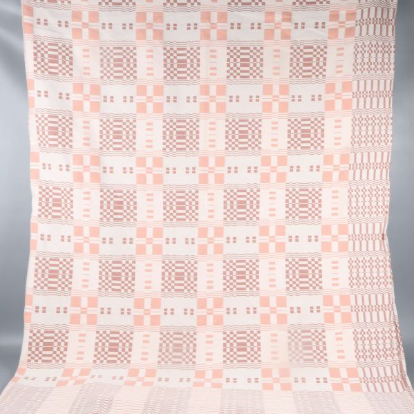 Bordsduk med rutmönster fullt utbrett