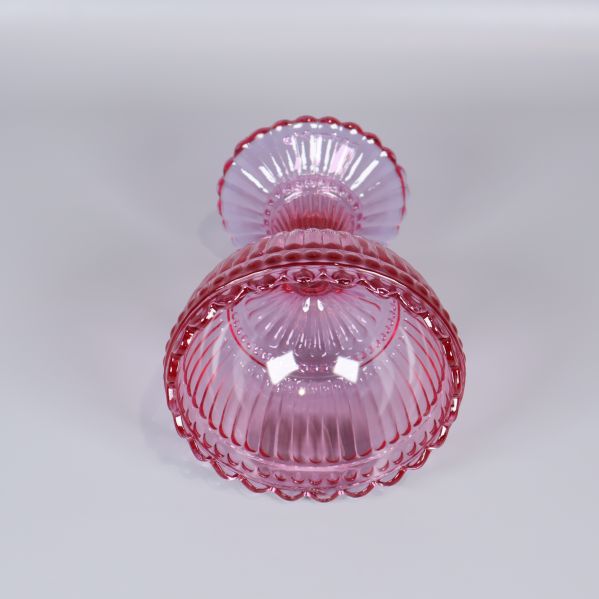 Glasskålen liggande, visar botten och fot