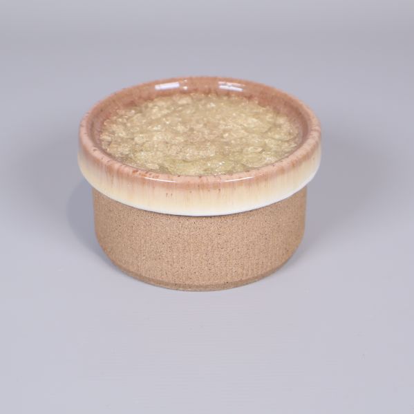 Keramikburk med glaserat lock i ljusa toner