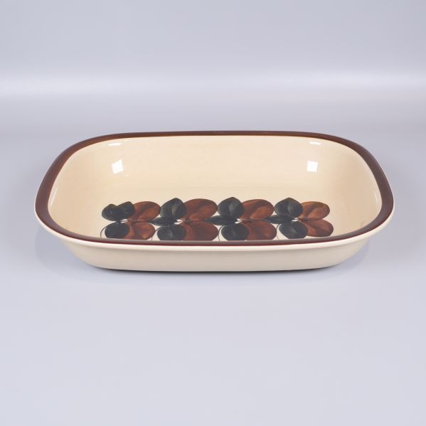 Ugnsform med rundade hörn och grafiskt bladmönster
