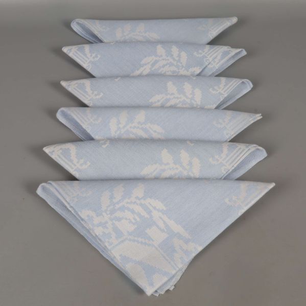 Sex vikta linneservetter, placerade i rad med motiv