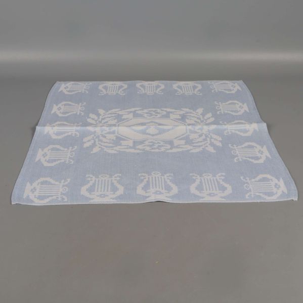 Utvecklad linneservett som visar vävt mönster i sin helhet