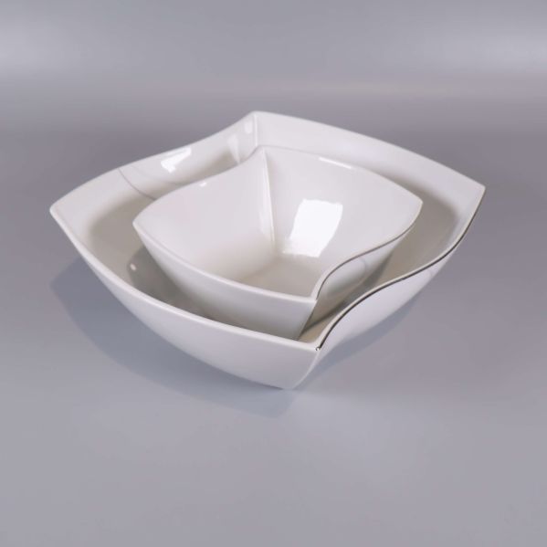 Skålar staplade ovanpå varandra från ovan