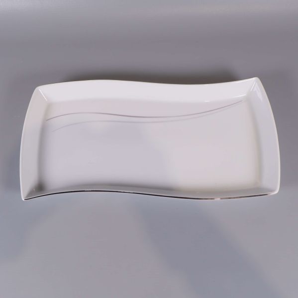 Rektangulärt vågigt fat uppifrån