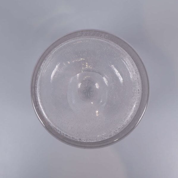 Glasvasens botten med bubblor sedd ovanifrån