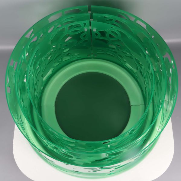 Lampskärmen fotad uppifrån visar lager-på-lager design