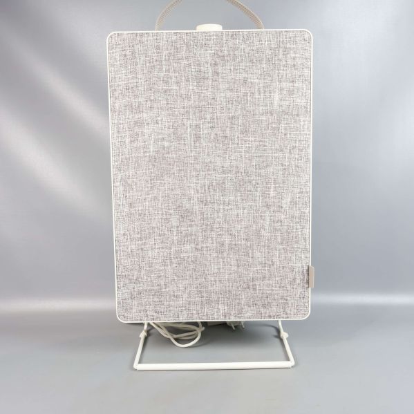 Ljus luftrenare med tygfront på stativ