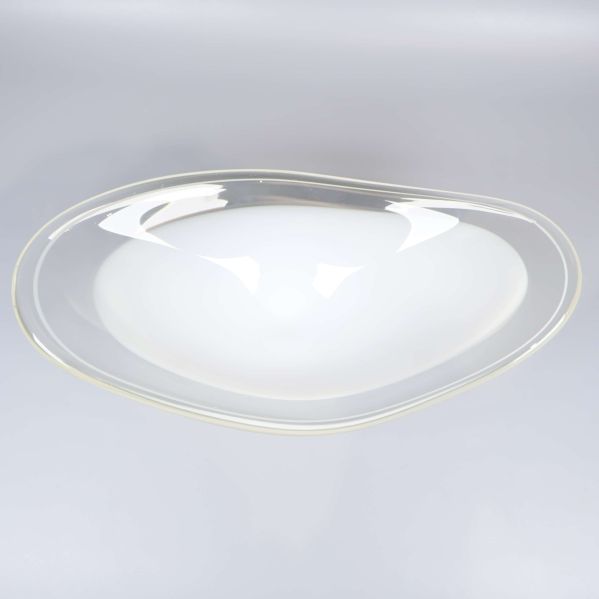 Konstglas skål sedd uppifrån med tydlig form