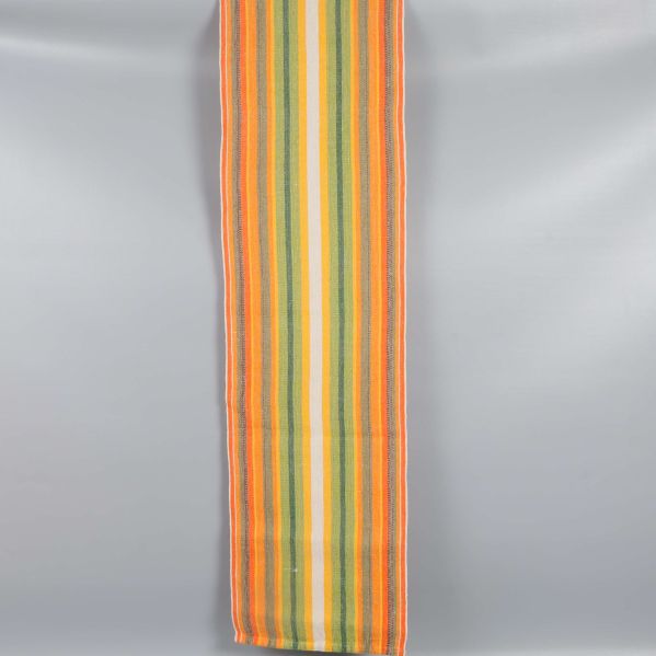 Löpare med gröna, gula och oranga ränder i närbild