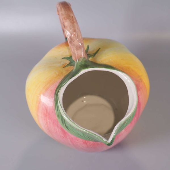 Keramikkanna uppifrån visar bred öppning och grön dekor