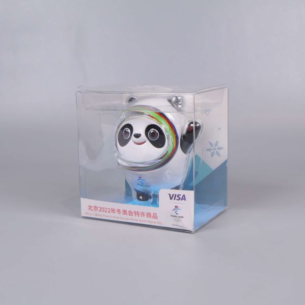 Pandafigur i ask sedd snett framifrån