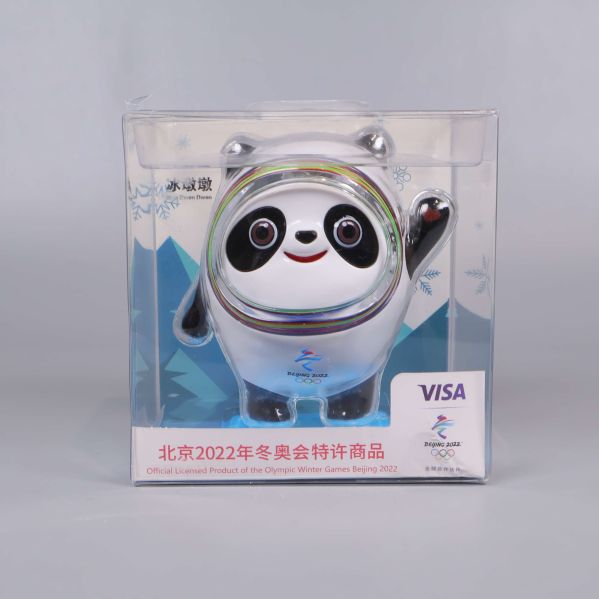 Pandafigur sedd rakt framifrån i förpackning