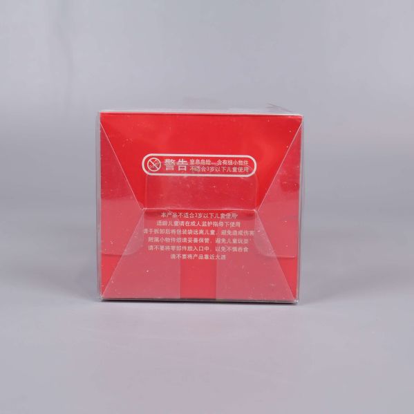 Undersida av förpackning med varningar och text på röd bakgrund