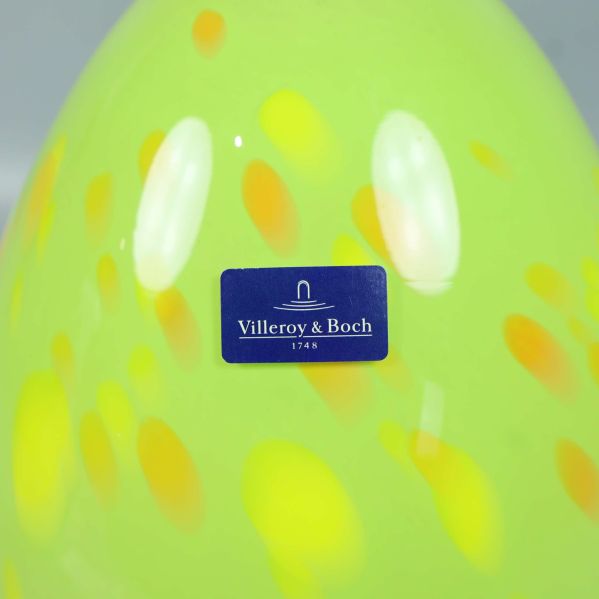 Närbild på Villeroy & Boch etikett på glasägg