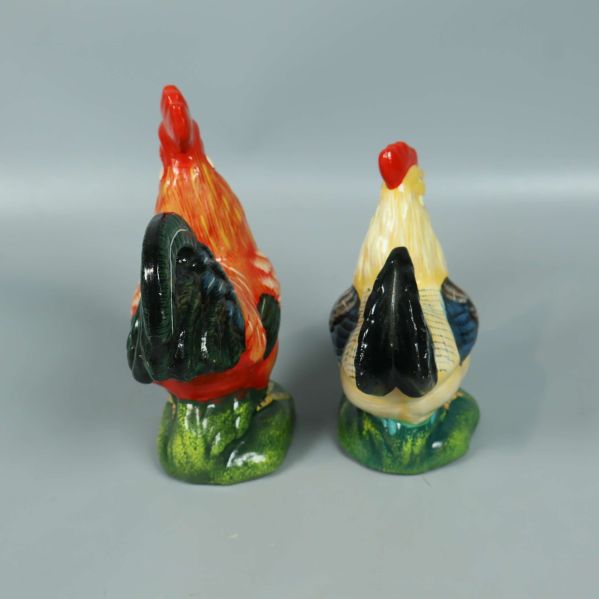 Keramik figurer bakifrån med svans och rygg detaljer