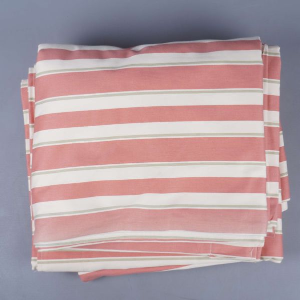 Hopvikt gardin med breda ränder i rosa och vitt