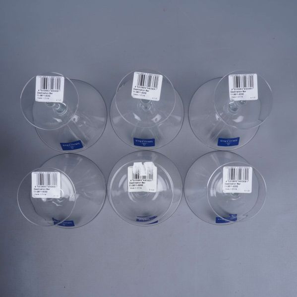 Sex cocktailglas med etiketter underifrån