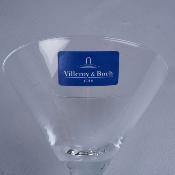 Närbild på märkning Villeroy & Boch på glas