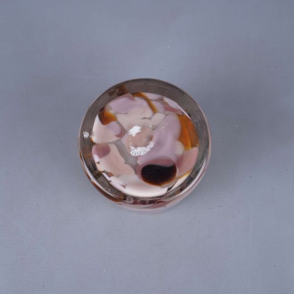 Ljuslyktans botten med synliga etikett resten av varumärken