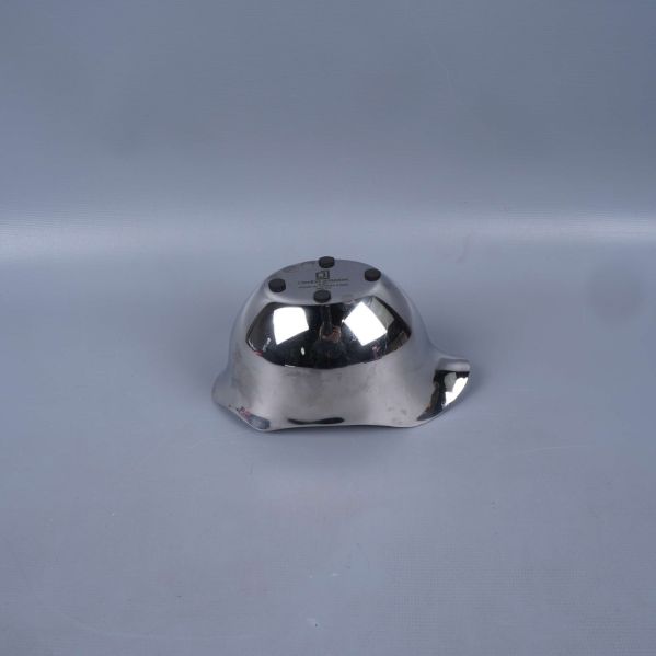 Botten av skål med svarta skyddskuddar