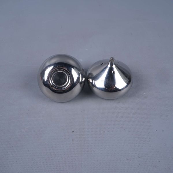 En kryddströare sedd underifrån med öppning