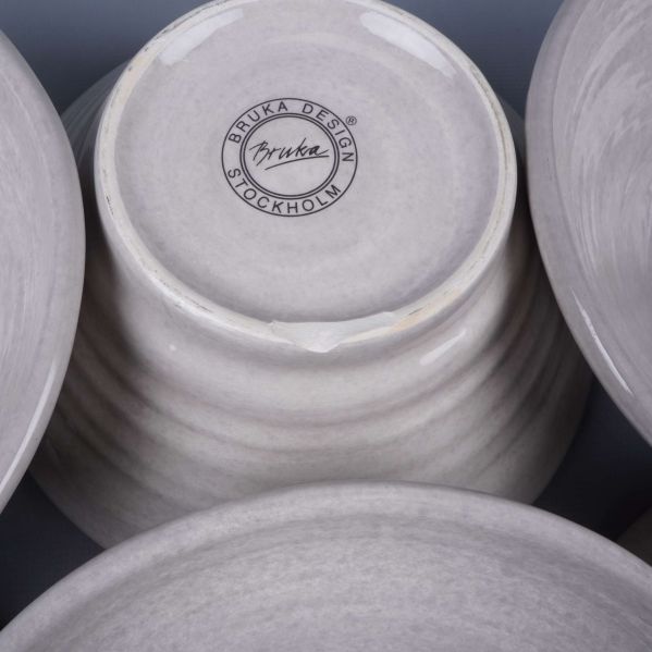 Detaljvy av skål med liten nagg på kanten