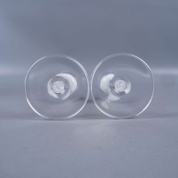 Basen av snapsglasen i närbild