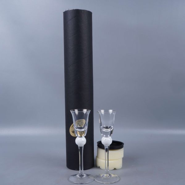 Två eleganta glas med originalförpackning och tillbehör
