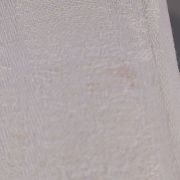 Närbild på tygstruktur och eventuella småfläckar