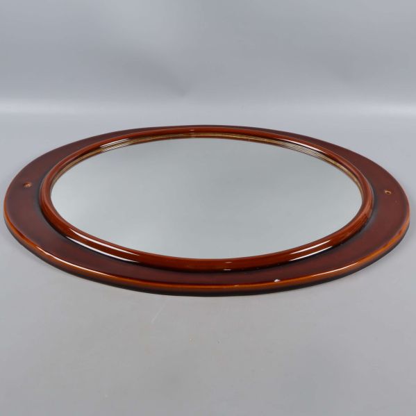Ovalt spegelglas med blank brun porslinsram