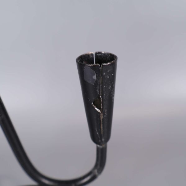 Närbild på andra skadade ljushållaren