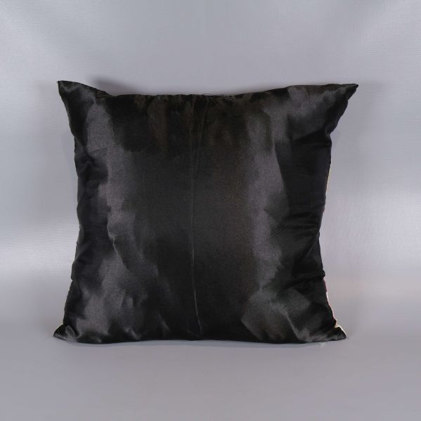 Enfärgad svart baksida på kudde