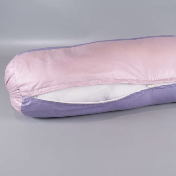 Kudde med öppen dragkedja som visar vitt innerfoder