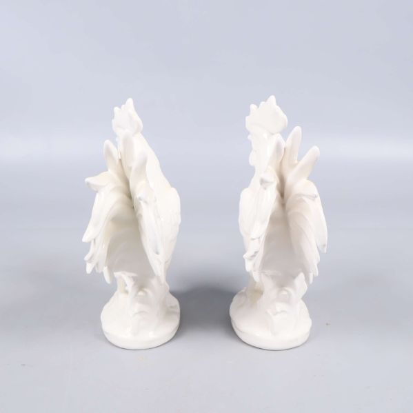 Tuppfigurerna bakifrån med synliga svansar