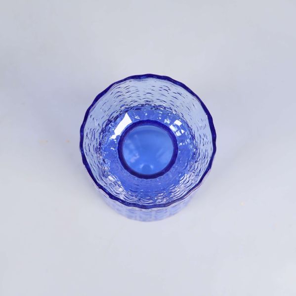 Öppningen på blå vas sedd ovanifrån