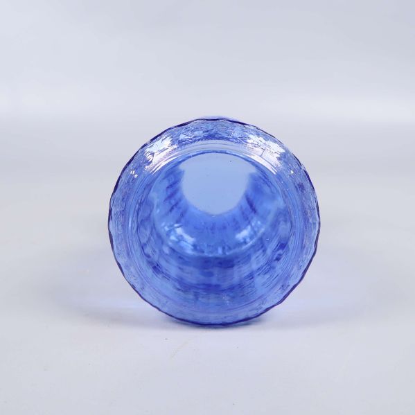 Vasens öppning och insida fotografierad rakt framifrån