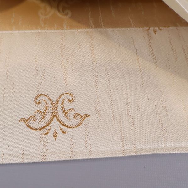 Detalj av gardinens kant och mönster