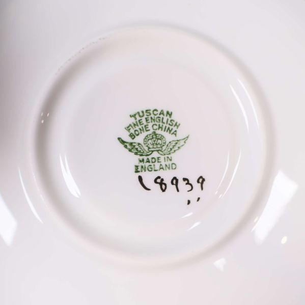 Stämpel med texten Tuscan Fine English Bone China