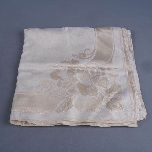 duk i ljusa toner med blommönster