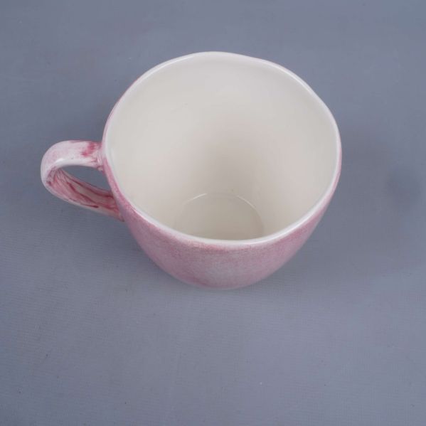 Vy uppifrån på koppens krämvita insida